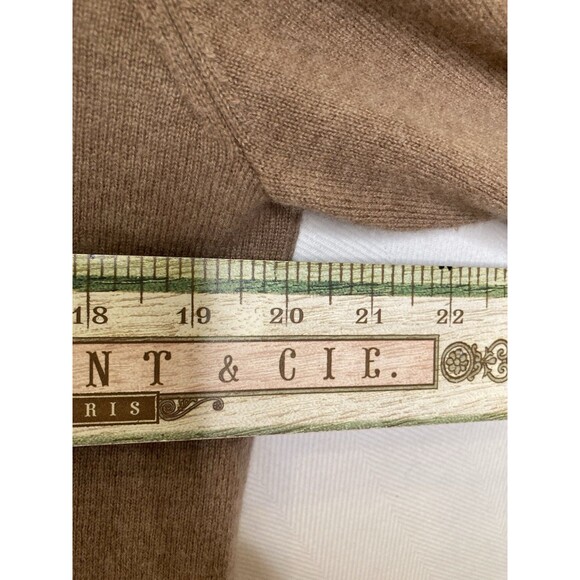 Quince 100% Cashmere Sweater Size Medium Carmel V-Neck Soft Pullover Career - Picture 5 of 12